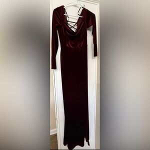 Elegant Burgundy Velvet Evening Gown